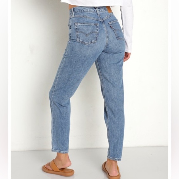 LEVI’S 80s MOM JEAN HI WAISTED TAPERED LEG 100% COTTON MOM JEAN IN MEDIUM WASH - Picture 4 of 16